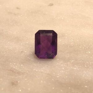 Beautiful Purple Gemstone Emerald Cut 2.5CT Synthetic